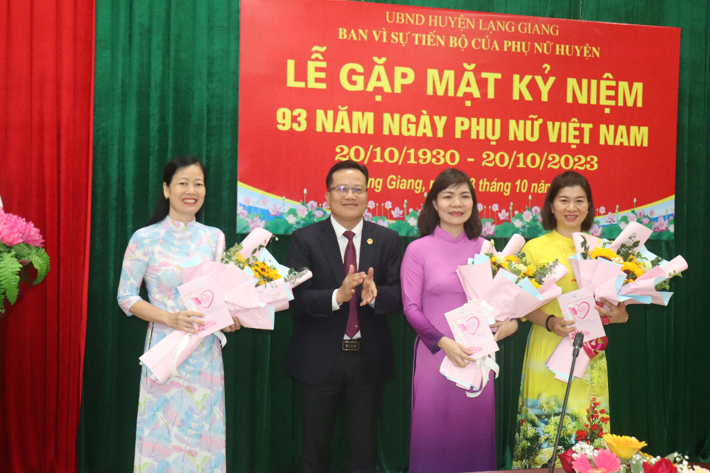 Lạng Giang: Gặp mặt nữ lãnh đạo, quản lý nhân dịp kỷ niệm 93 năm Ngày thành lập Hội LHPN Việt Nam (20/10/1930 - 20/10/2023)